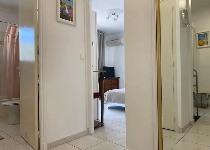 Apartman Charming In The Centre Of Cannes